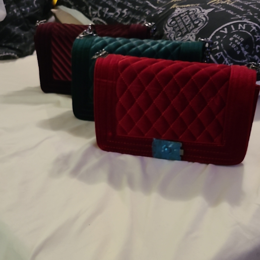 Chic Quilted Crossbody Bag - Red and Green